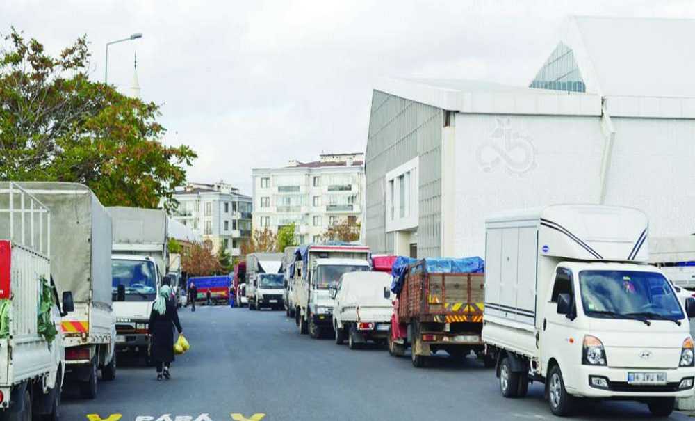 Pazar Yerinde Trafik Çıkmazı!