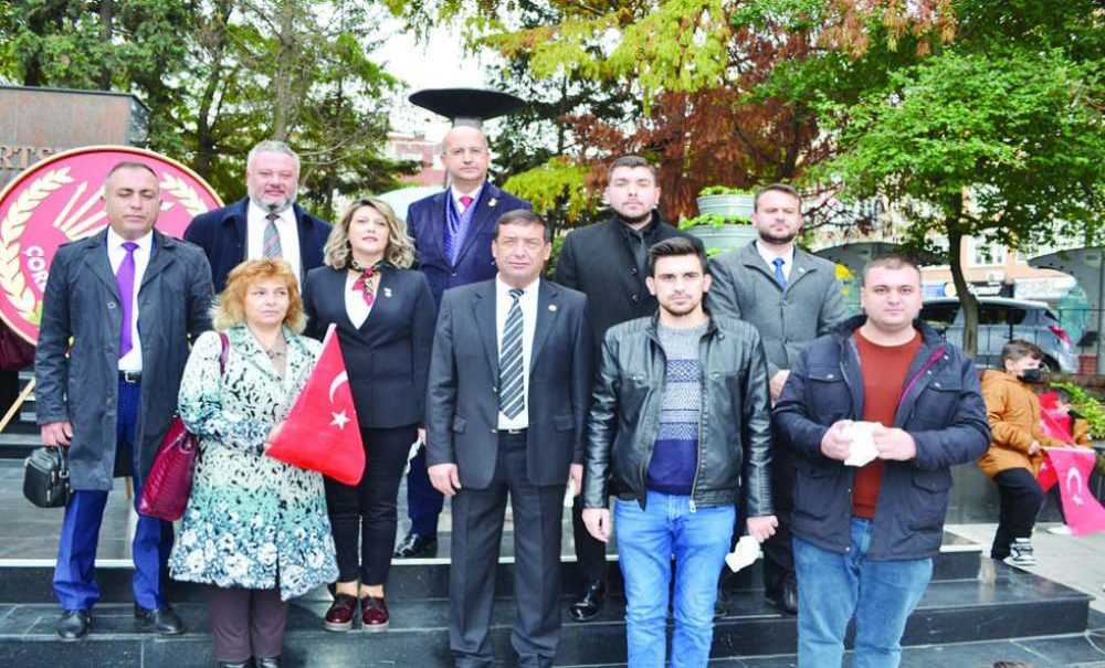 Ak Parti, Chp, Mhp Ve İyi Parti Çelenk Sundu