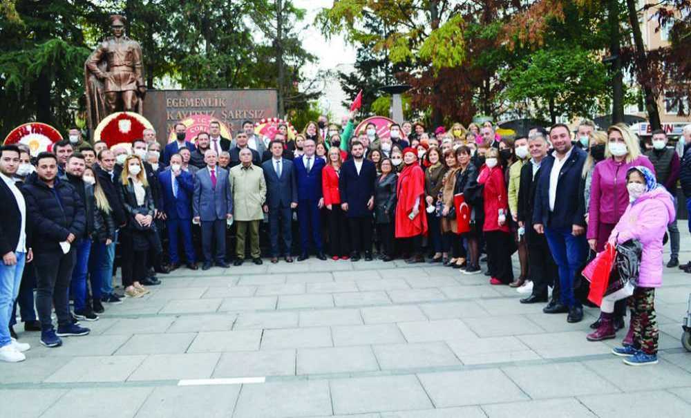 Ak Parti, Chp, Mhp Ve İyi Parti Çelenk Sundu