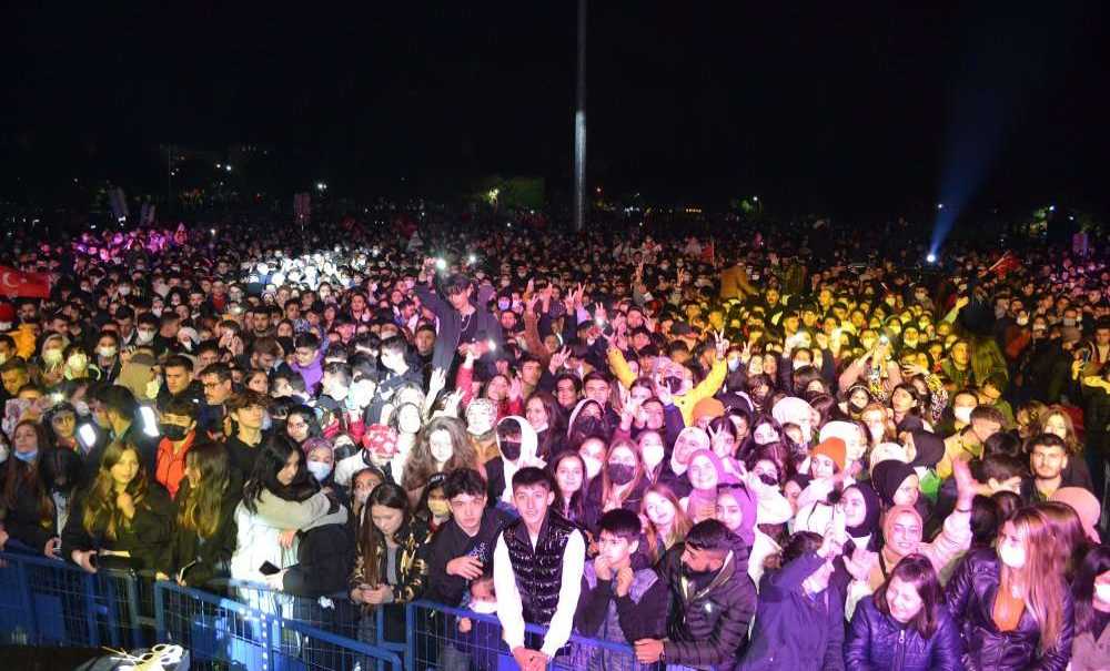 Binlerce Kişi Cumhuriyet İçin Yürüdü