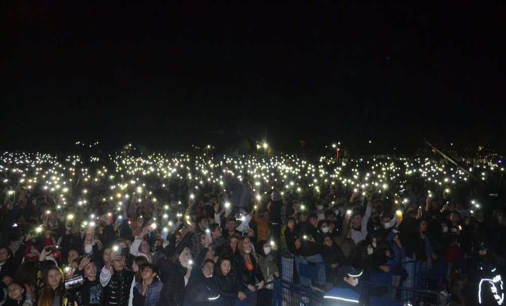 Binlerce Kişi Cumhuriyet İçin Yürüdü