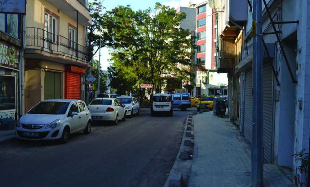 Kaldırım Çalışmalarıyla Birlikte Cadde Tek Yöne Çevrildi