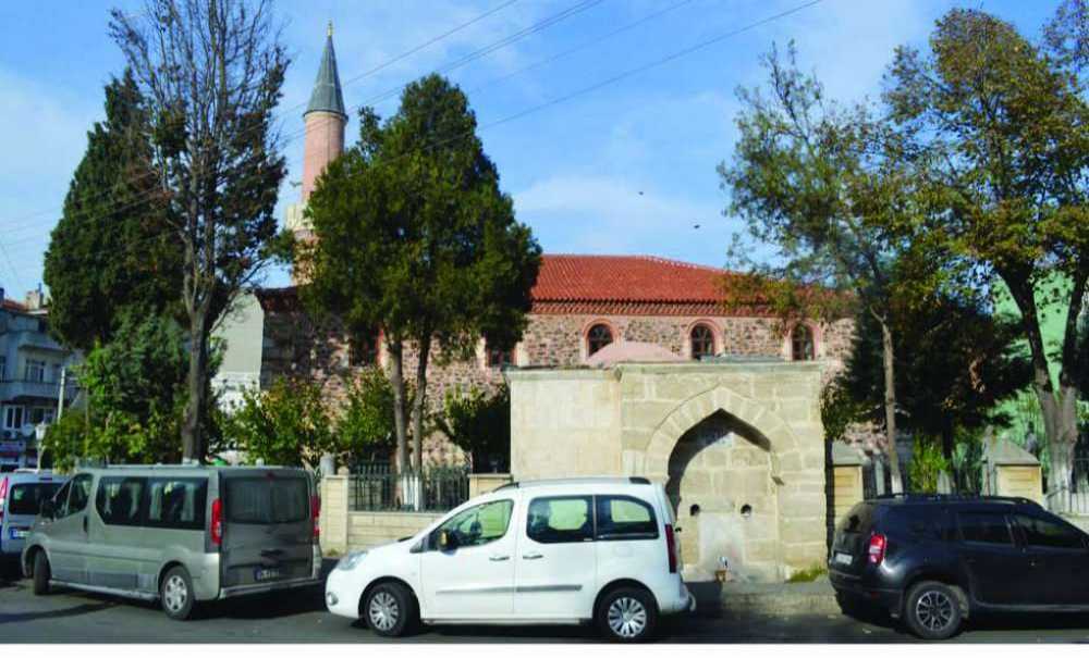 Tarihi Çeşmenin Durumu Tepki Çekti