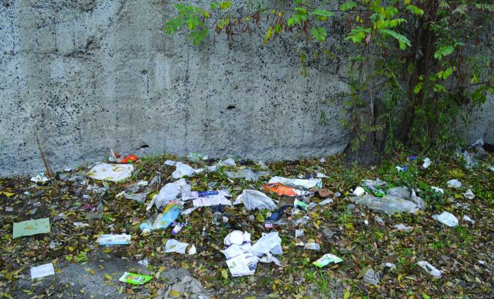 Paralı Otopark Çöplüğe Döndü!