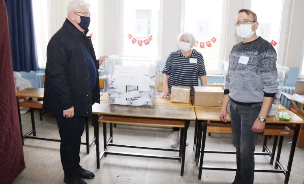 Başkan Yüksel, Oy Kullanılan Okulları Ziyaret Etti