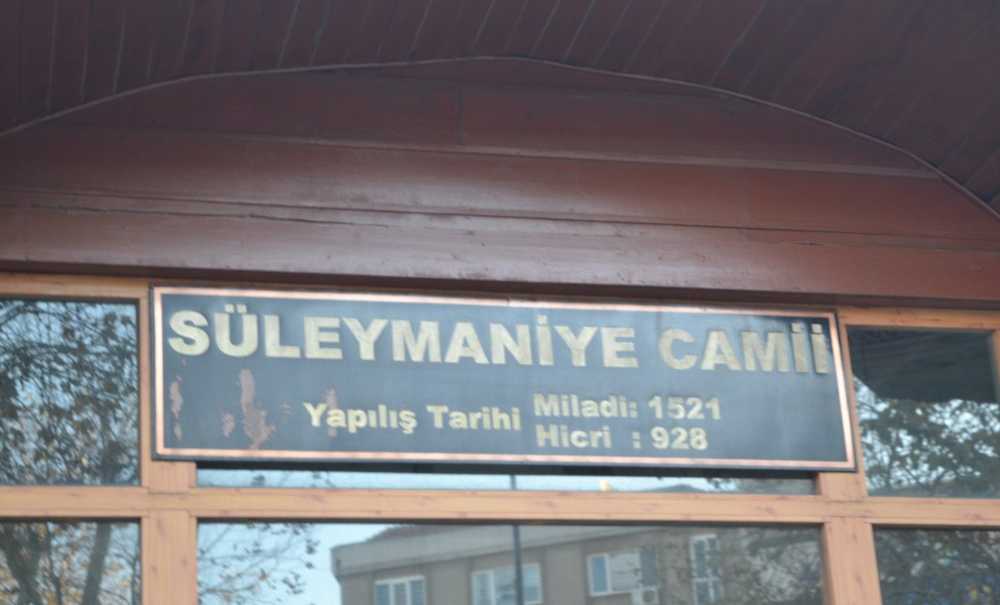 Tarihi Cami'nin Çatısı Tepki Çekti!