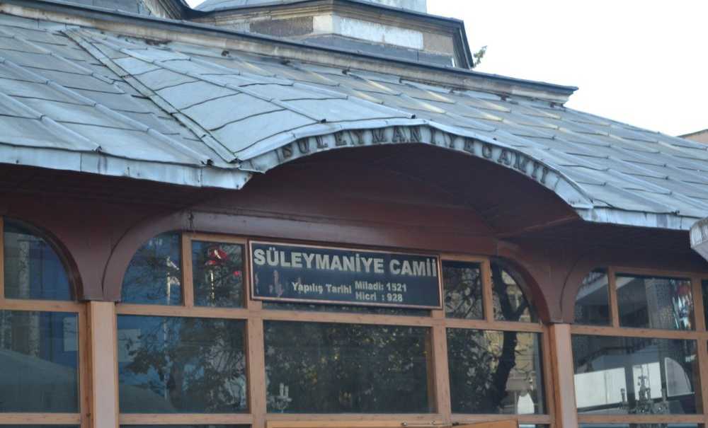 Tarihi Cami'nin Çatısı Tepki Çekti!