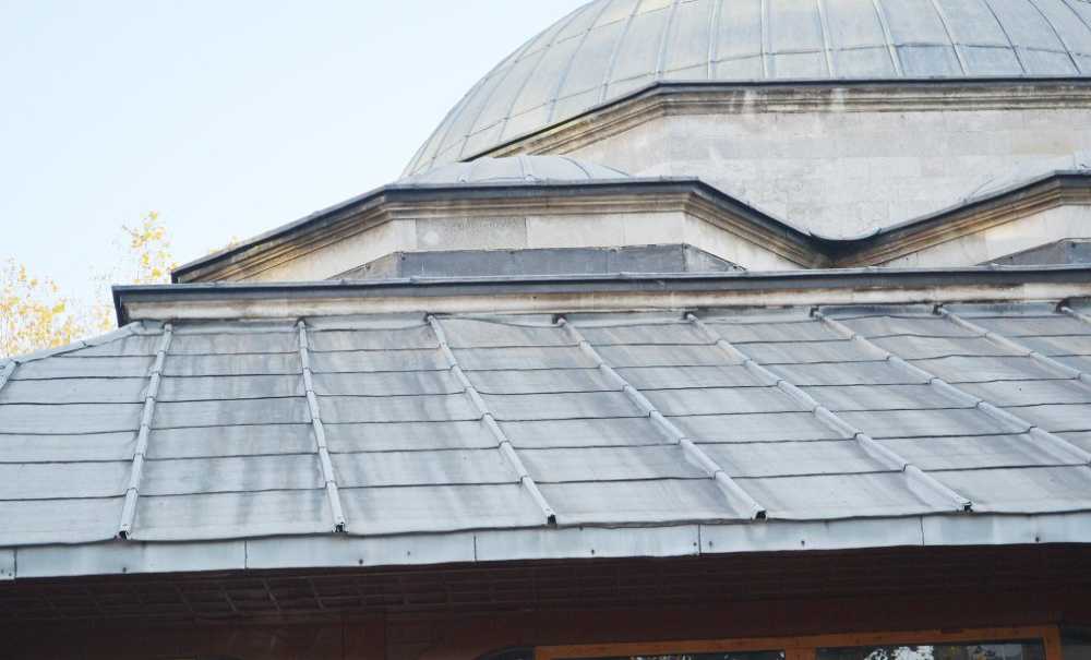 Tarihi Cami'nin Çatısı Tepki Çekti!