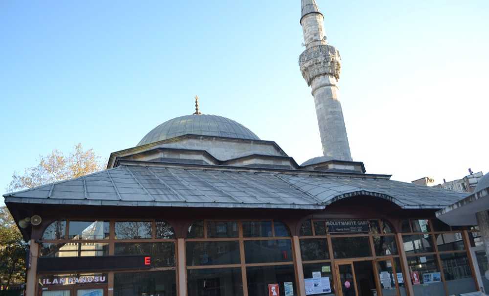 Tarihi Cami'nin Çatısı Tepki Çekti!