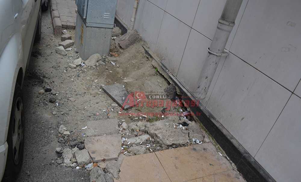 Kaldırım Aylardır Yapılmayı Bekliyor!