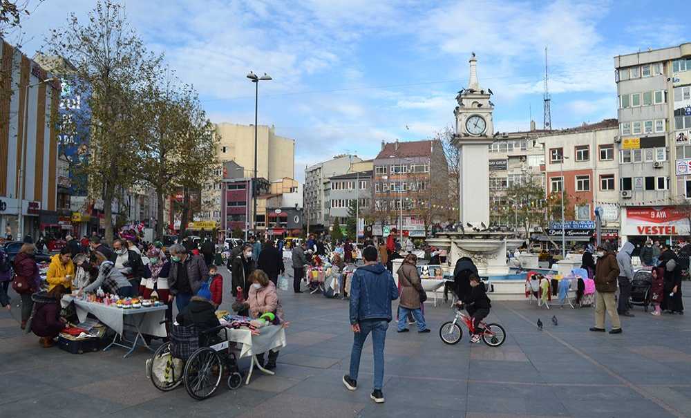 Hanımeli Çarşısı Meydanda Kuruldu