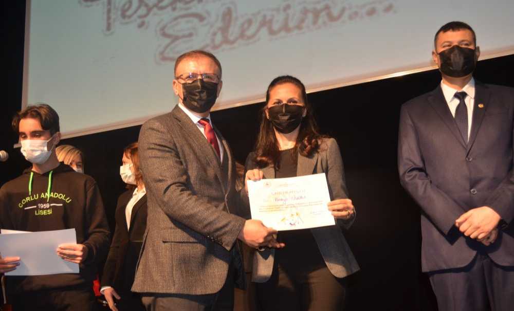 Çorlu'da Öğretmenler Günü Kutlandı