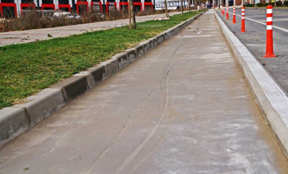 Yapımı Süren Bisiklet Yoluna Zarar Verildi
