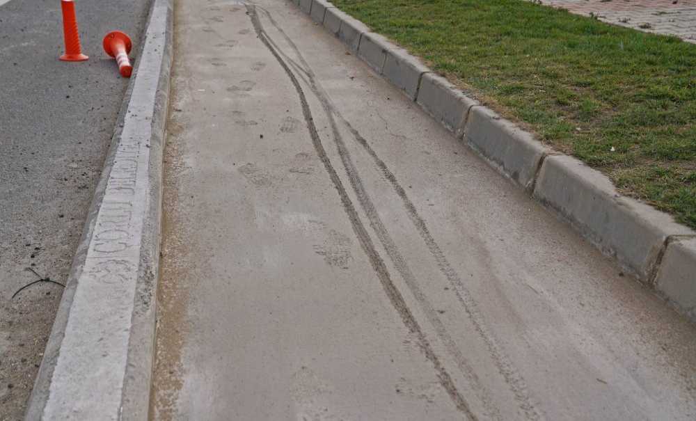 Yapımı Süren Bisiklet Yoluna Zarar Verildi