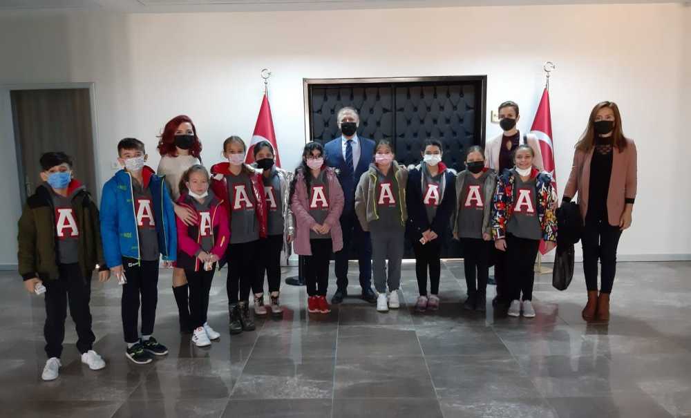 Miniklerden Kaymakam Sarılı'ya Ziyaret