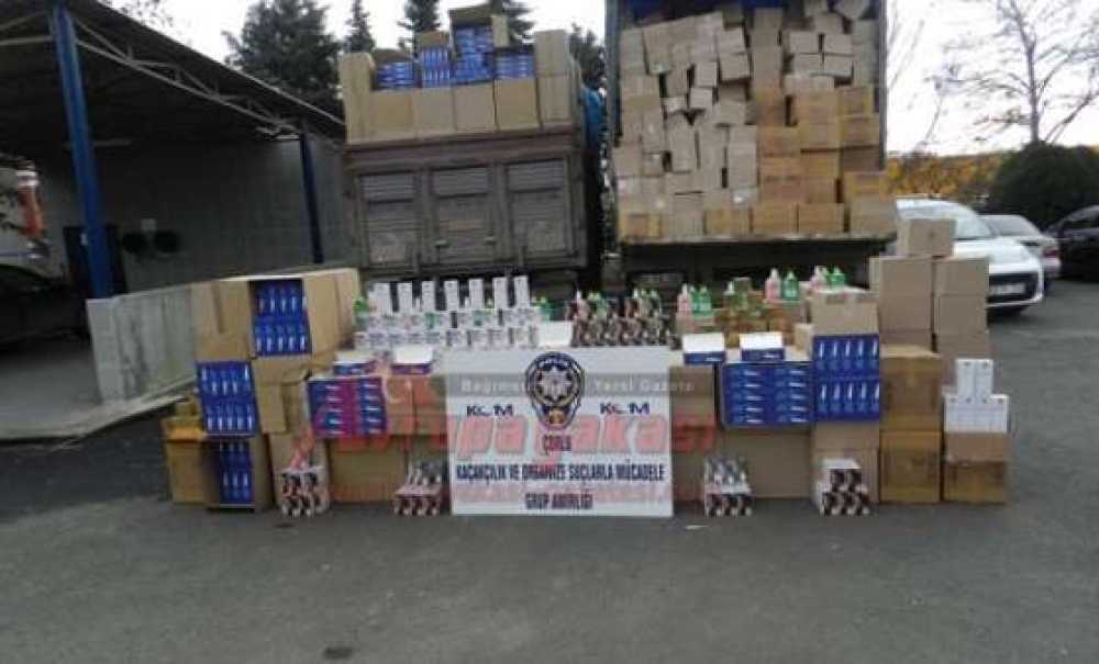 Çorlu`da 2 Kamyon Dolusu Gümrük Kaçağı Malzeme Ele Geçirildi
