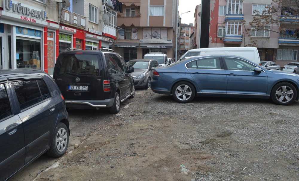Otopark Dururken Yol Kenarına Park Edenlere Tepki!