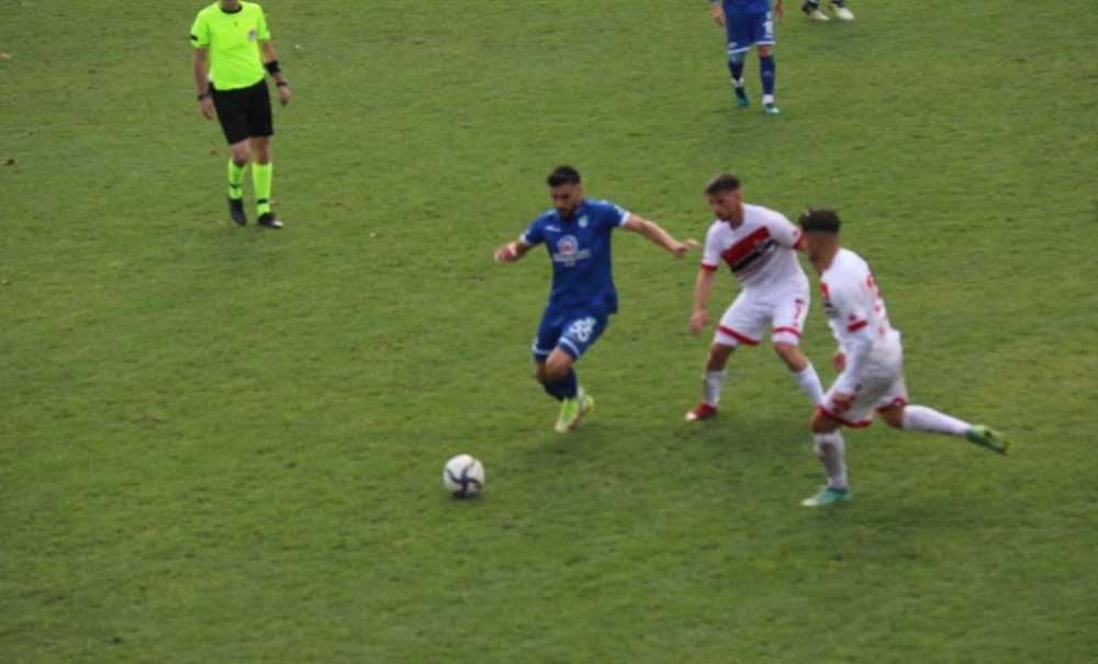 Türkiye Futbol Federasyonu 2. Lig Kırmızı Grup'ta Mücadele Eden Ergene Velimeşespor Sahasında Konuk Ettiği Turgutluspor'a 1 – 0 Öne Geçmesine Ve Ilk Yarıyı Da Bu Skorla Üstün Tamamlamasına Rağmen Uzatma Dakikalarında Kalesinde Gördüğü Golle 2-1 Yenil