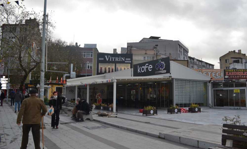 Fırtına Tabelayı Uçurdu