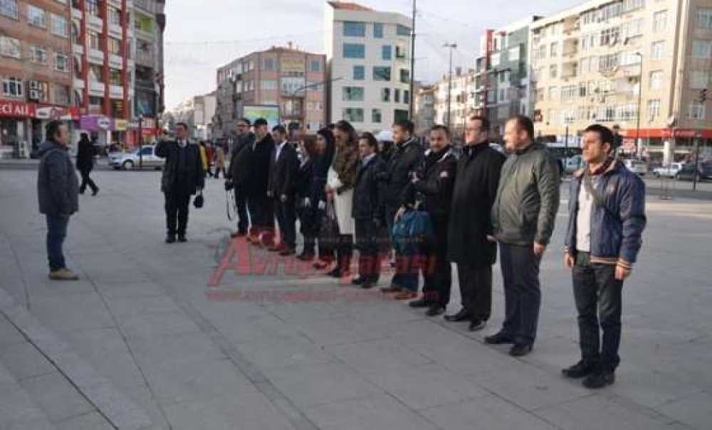 Çorlulu Gazetecilerden Atatürk Anıtına Çelenk