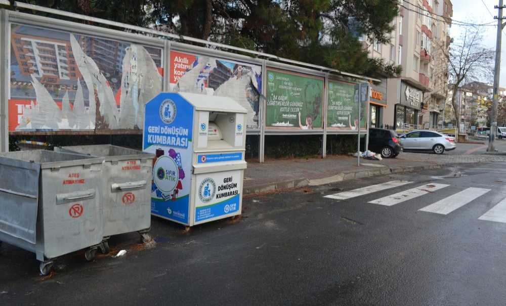 Çöp Kutusu Dururken, Çöpler Yerlere Atıldı