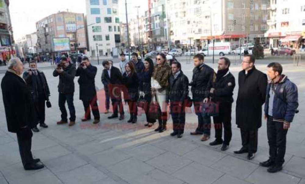 Çorlulu Gazetecilerden Atatürk Anıtına Çelenk