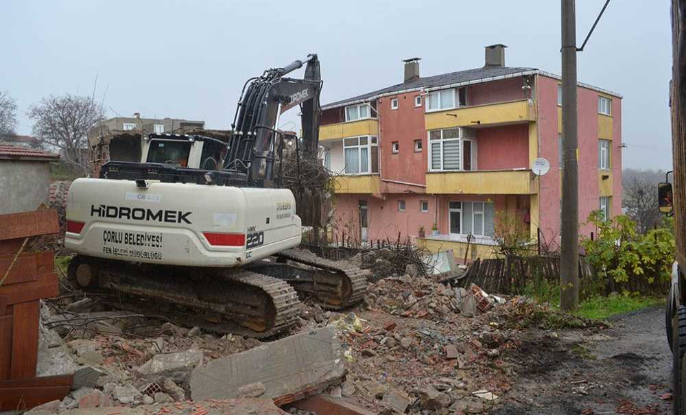 Metruk Bina Sonunda Yıkıldı!