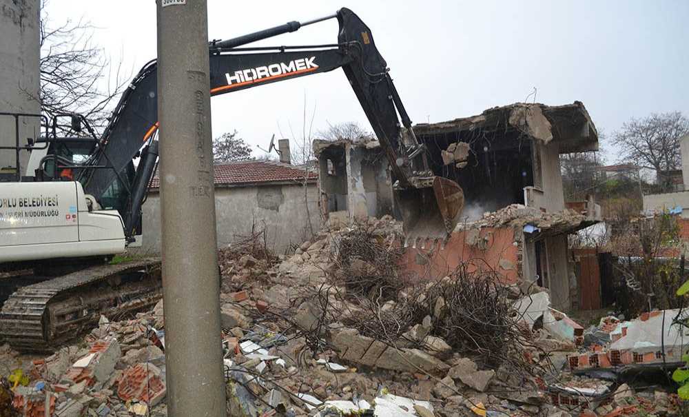 Metruk Bina Sonunda Yıkıldı!
