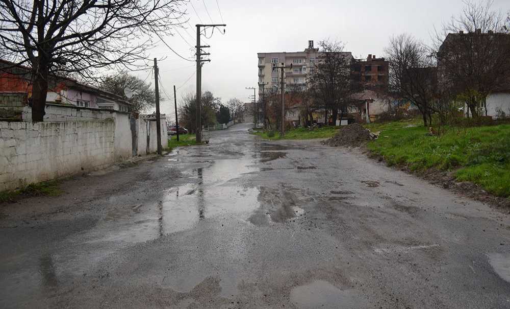 Vatandaşlar Çamura Mahkum Ediliyor