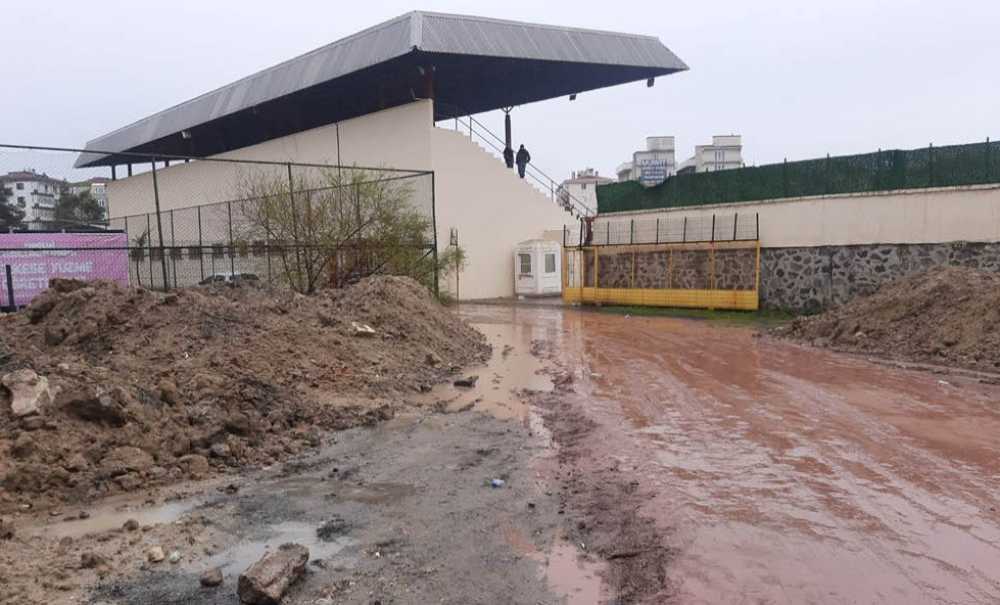 Vatandaşlar Çamura Mahkum Ediliyor