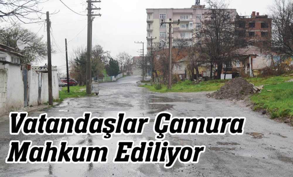 Vatandaşlar Çamura Mahkum Ediliyor