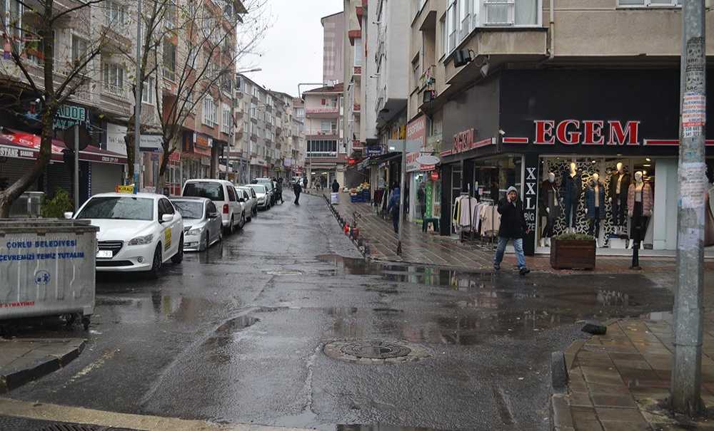 Çorlu'da Karla Karışık Yağmur Etkili Oldu