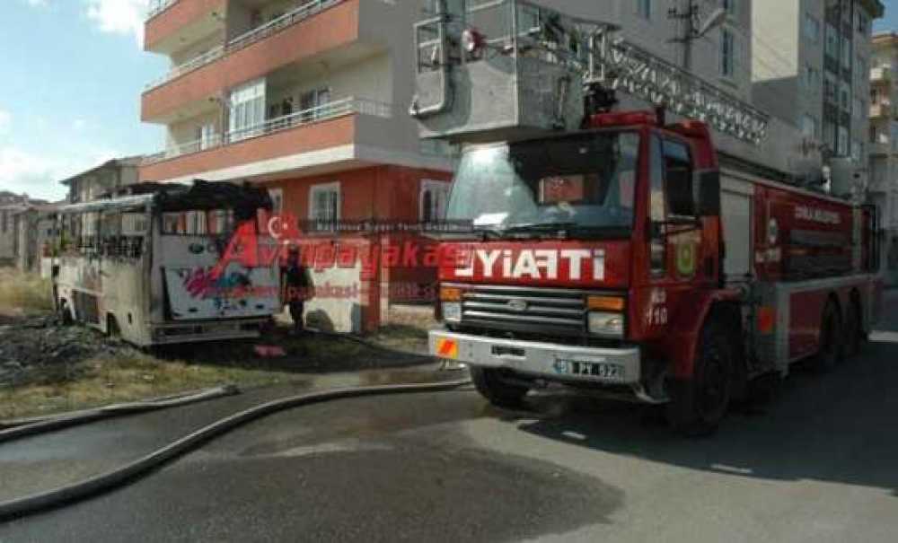 Park Halindeki Minibüs Yandı