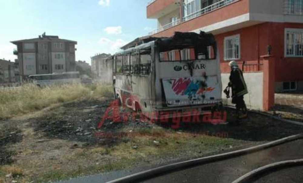 Park Halindeki Minibüs Yandı