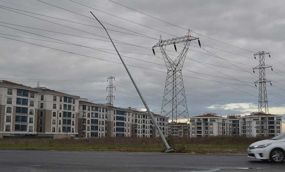 Aydınlatma Direği Yıkıldı Yıkılacak!