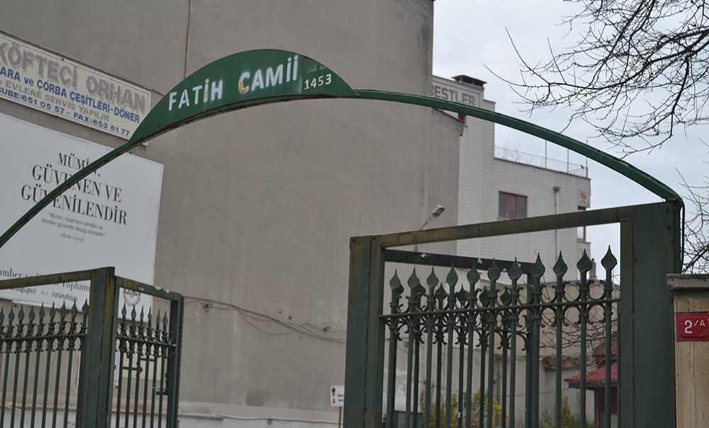 Tarihi Camiye Giriş Kapısı Yakışmıyor