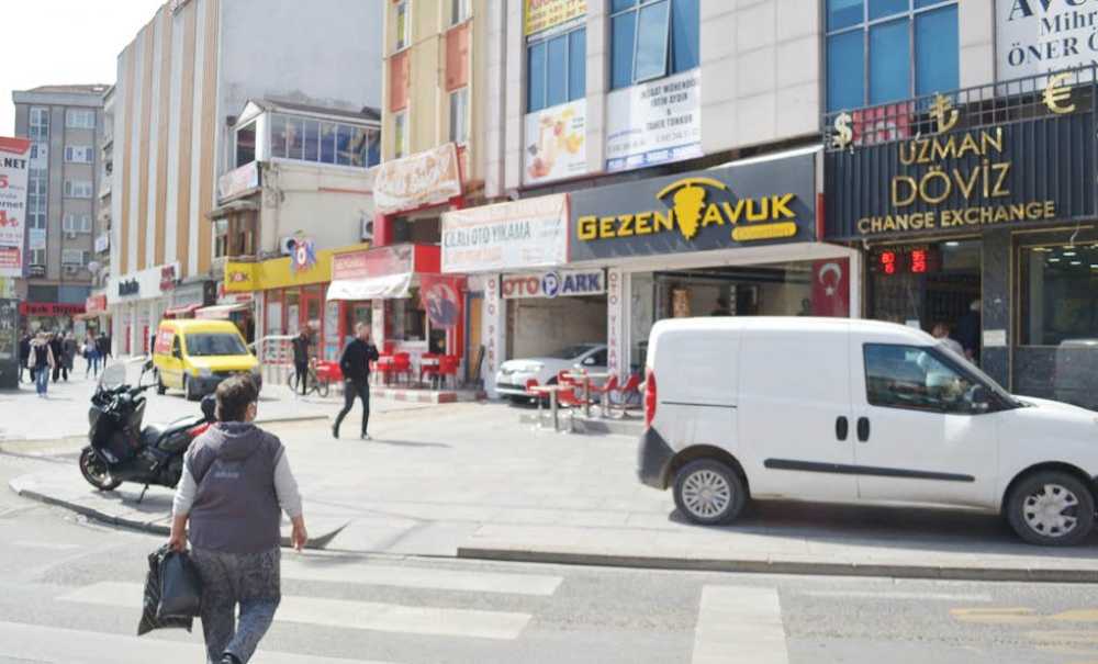 Burası Kaldırım Mı, Park Alanı Mı?