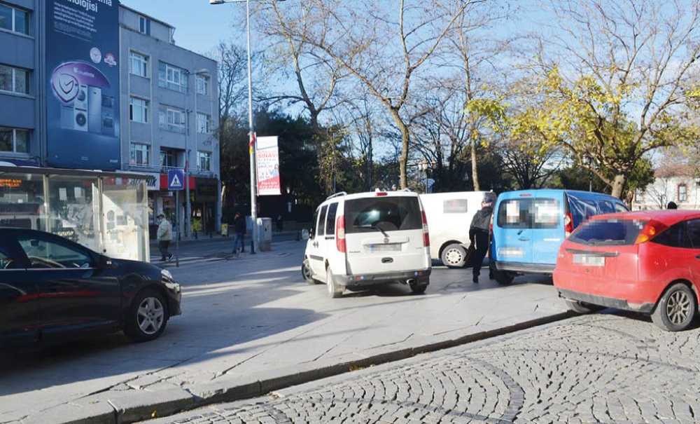 Burası Kaldırım Mı, Park Alanı Mı?