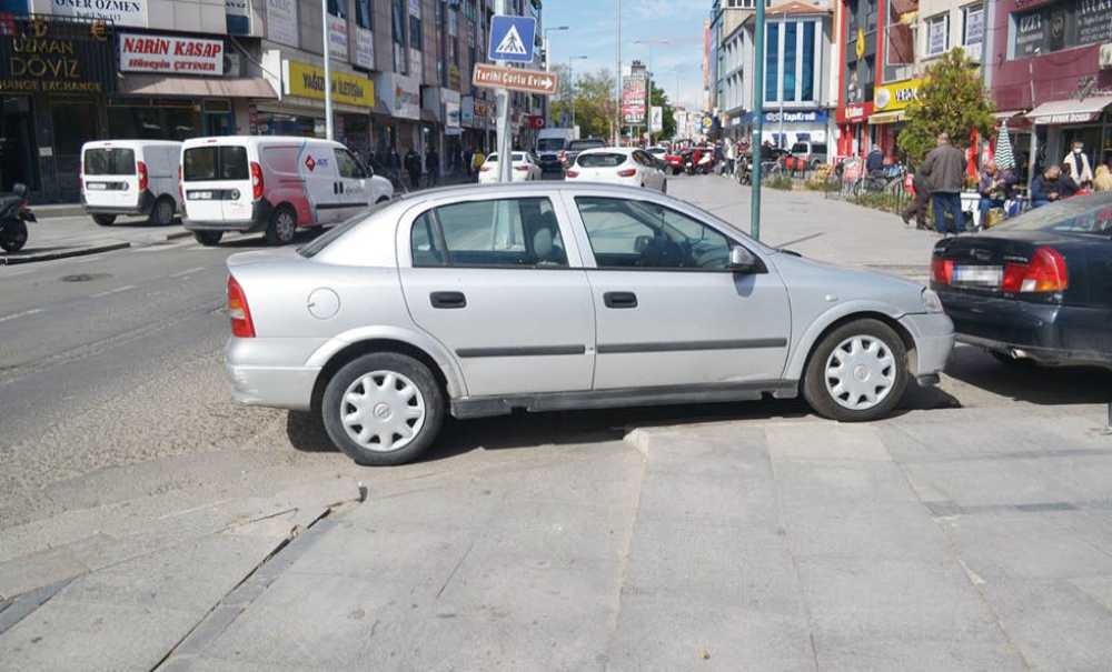 Burası Kaldırım Mı, Park Alanı Mı?