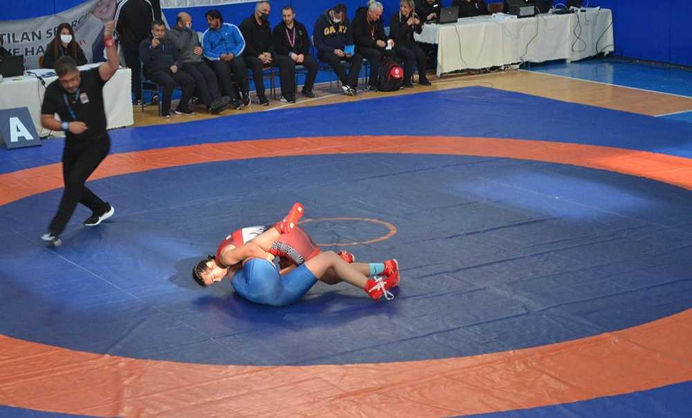 Minderin Sultanları Çorlu'da Güreşti