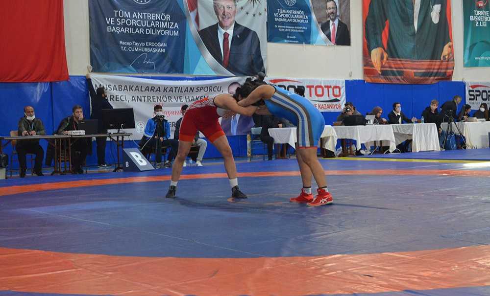 Minderin Sultanları Çorlu'da Güreşti