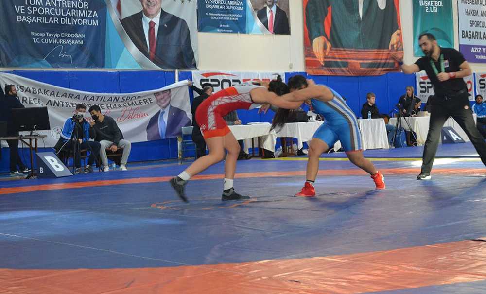 Minderin Sultanları Çorlu'da Güreşti