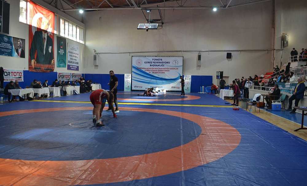 Minderin Sultanları Çorlu'da Güreşti