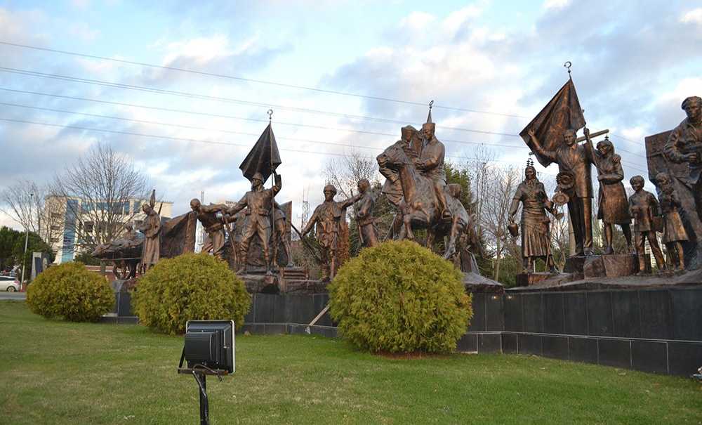 Balkan Anıtı'nın Işıklandırılması Yapıldı