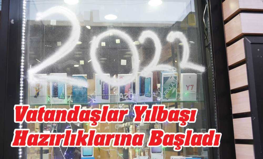 Vatandaşlar Yılbaşı Hazırlıklarına Başladı