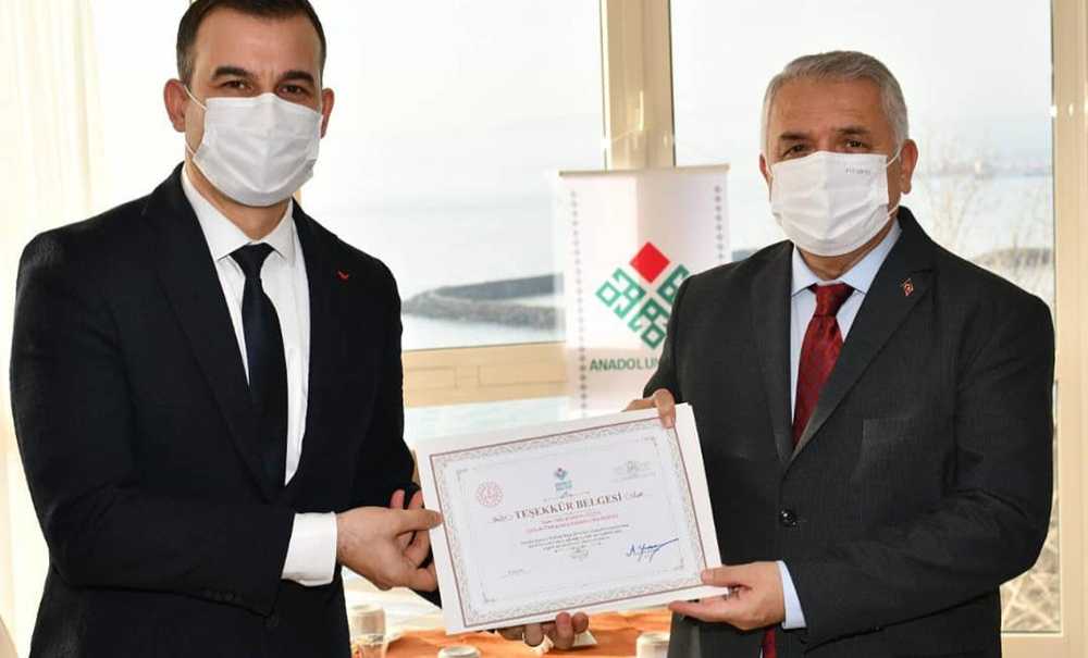 Vali Yıldırımdan Çorlu'daki Okula Teşekkür Belgesi