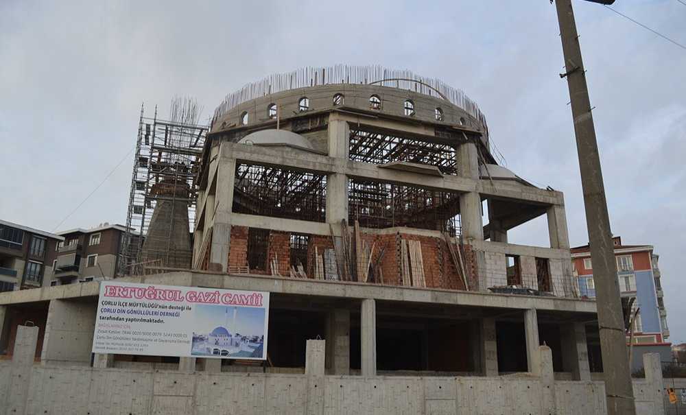 Kubbesi Ve Minaresi Yapılıyor