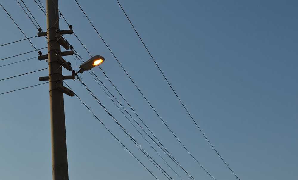 Gündüz Yanan Lambalara Vatandaş Tepki Gösterdi