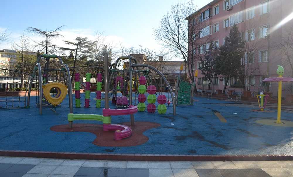 Park Delik Deşik, Etraf Pislik İçinde