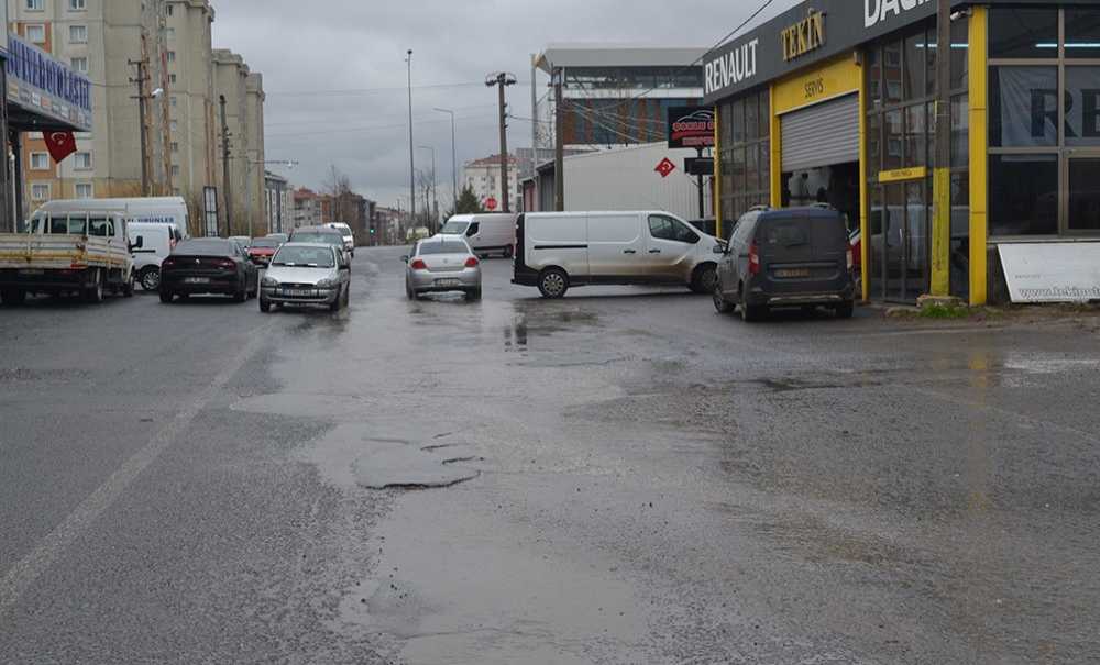 Böyle Yol Olursa, Araçlar Sanayiden Çıkamaz!